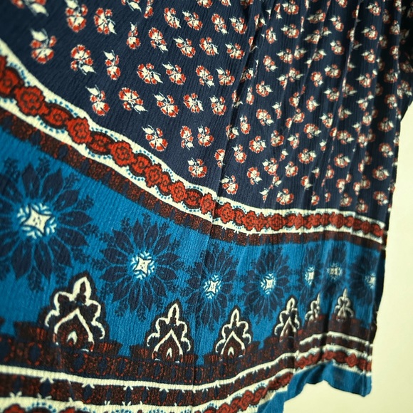 Cute off the shoulder shirt - Picture 3 of 4